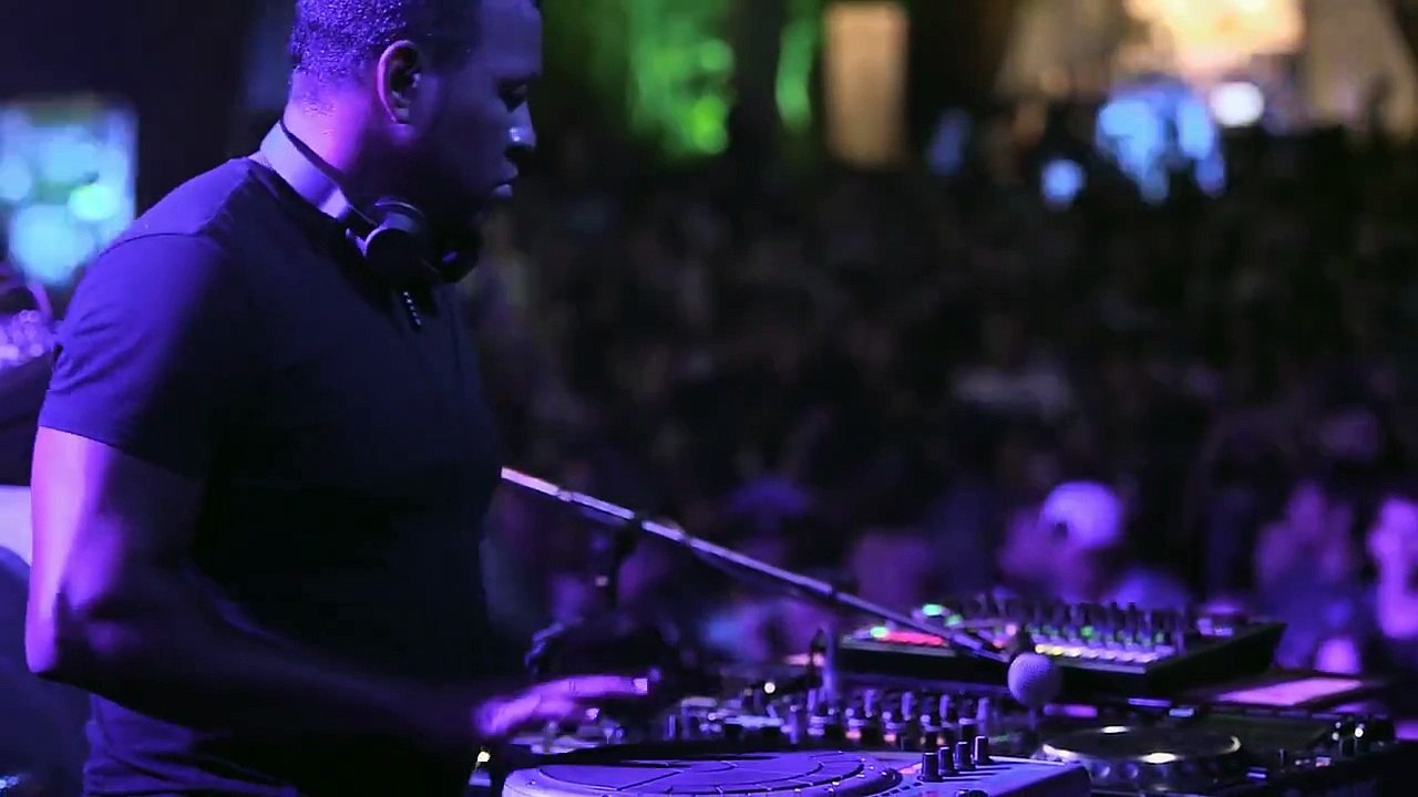 Dj Rolando - Knights Of The Jaguar (Performed Live by Underground Resistance @ Dimensions 2015)