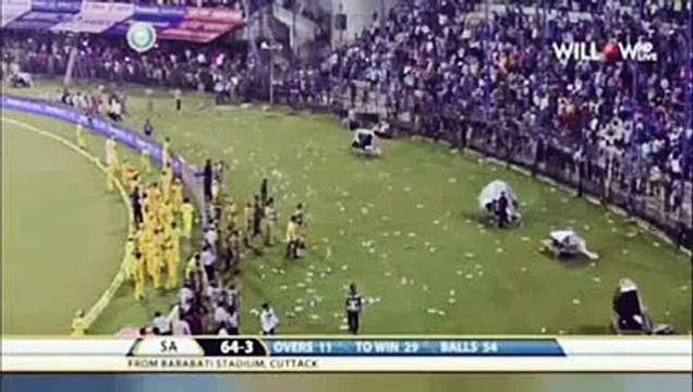 india vs south africa 2nd t20 Angry Indian fans throw bottles onto the ground in Cuttack(VIDEO)