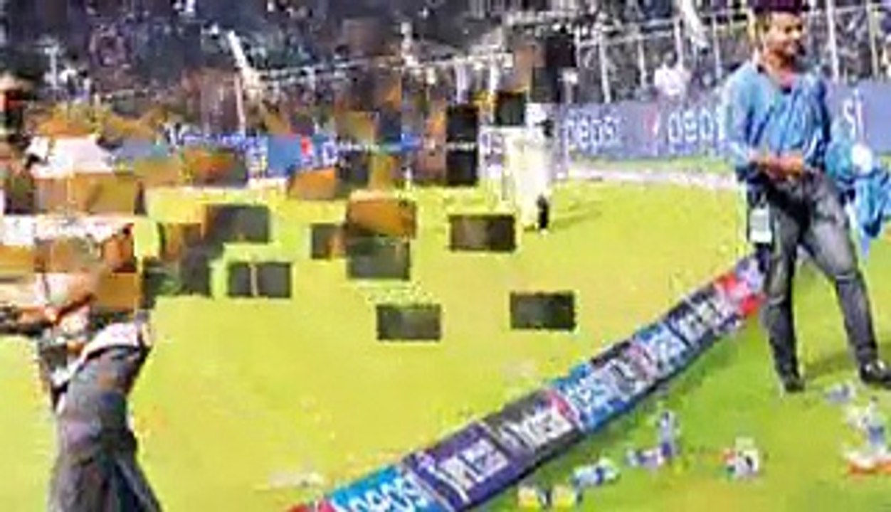 Crazy Indian fans throw bottles in ground After India lose 2nd T20 5 October 2015