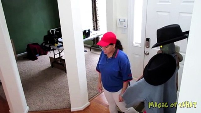 Blague du porte-manteau hanté : piège énorme!