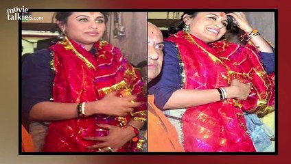 Rani Mukherjee - Pregnant - Video - shows off BABY BUMP @ Doctors CLINIC