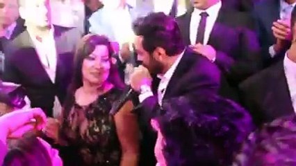 موقف محرج لتامر حسني‎