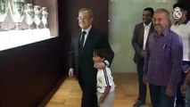 Cristiano Ronaldo y Niño Sirio refugiado / Cristiano Ronaldo Noble Gesto Con Un Niño Sirio