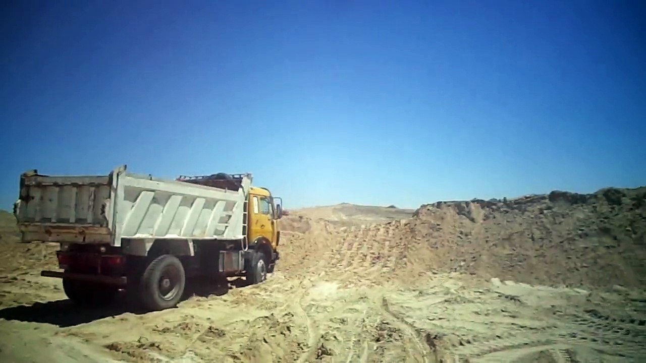 مشهد لأعمال الحفر والتكريك بالقطاع الجنوبي بقناة السويس الجديدة مايو 2015