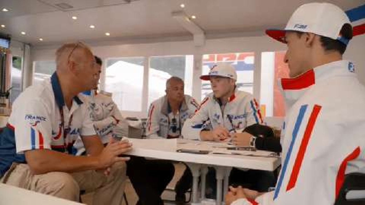 Reportage Exclusif : Sur la Route des Bleus
