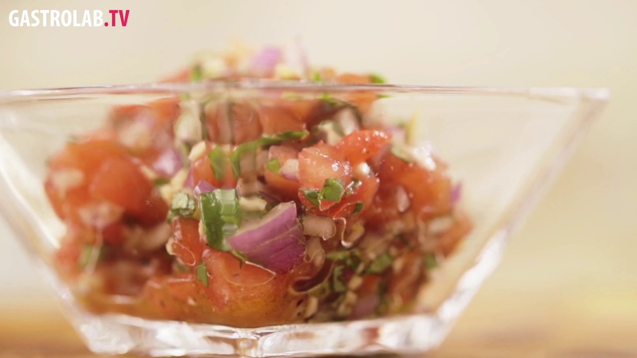 How to Make Tomato, Basil and Garlic Salsa