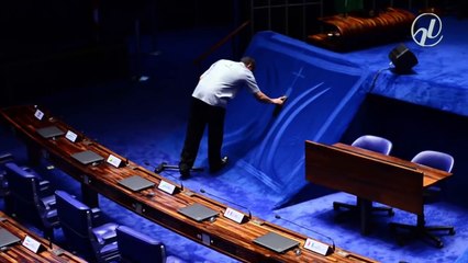 Há quase duas décadas, funcionário desenha a bandeira do Brasil no carpete do Senado