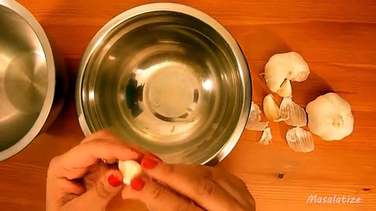 PEEL GARLIC Quickly & Easily Without A Knife