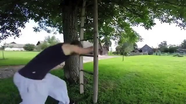 Невероятно! Как он это делает