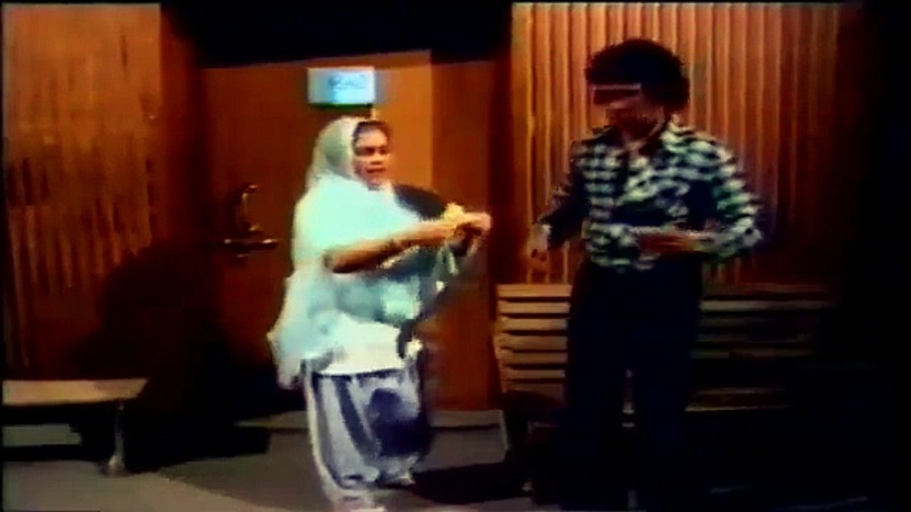 Operation Theater Cigarrete Funny Fifty fifty 50 50 Pakistani Comedy Clips Videos 2013 2014 _ Tune.pk