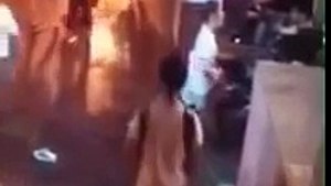 Une chinoise se déshabille dans la rue car son fiancé ne veut pas lui offrir un iPhone
