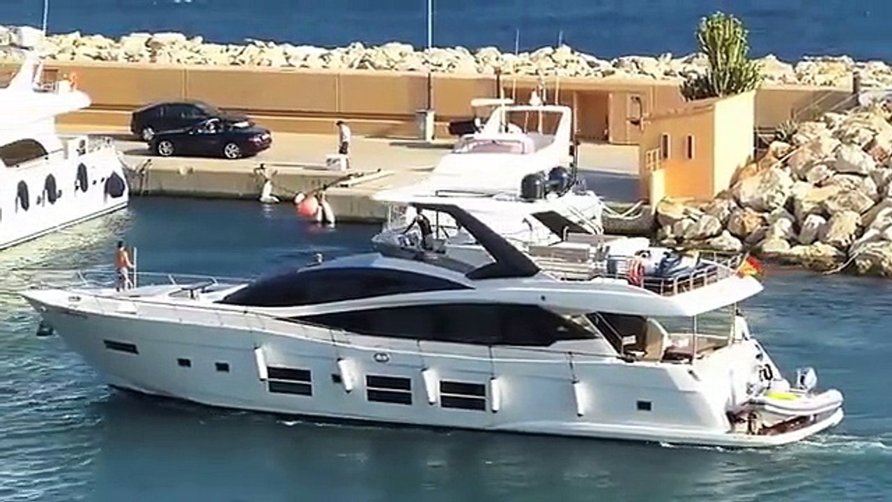 Wind Docking Yacht