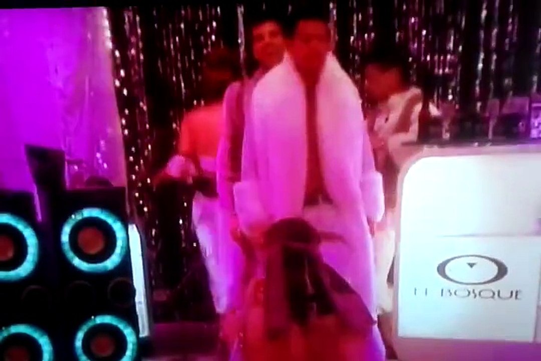 Gran Hermano  2015  Belen Y Mariano Hot En La Fiesta