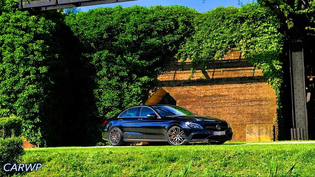 SLIDES Brabus Mercedes-AMG C 63 S 2015 4.4 V8 Biturbo 591 cv 81,6 mkgf 300 kmh 0-100 kmh 3,8 s