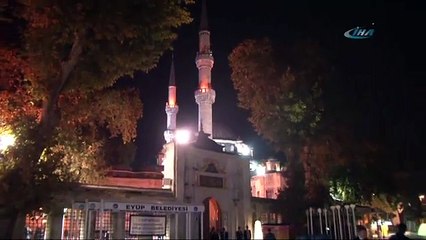 Başbakan sabah namazında Eyüp Sultan’daydı