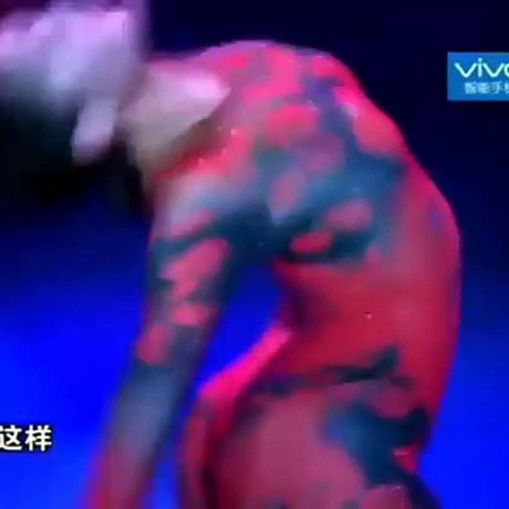 Entertainment show amazing girl stuning.....