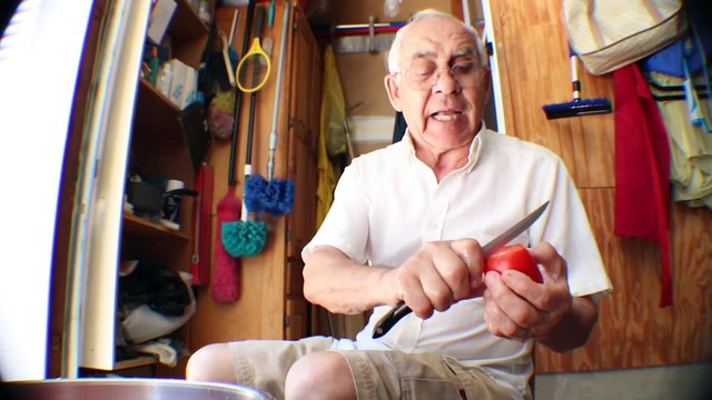 Homemade Tomato Sauce - Italian man shows you how to make original tomato sauce and tells you stories in the same time