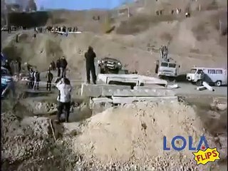 4-wheeler going postal in off road race.