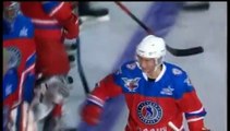 Poutine fête son 63e anniversaire en hockeyeur sur la glace de Sotchi