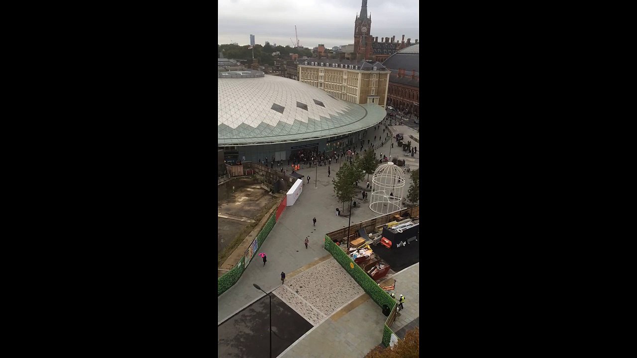 'Overcrowding' closes King's Cross tube