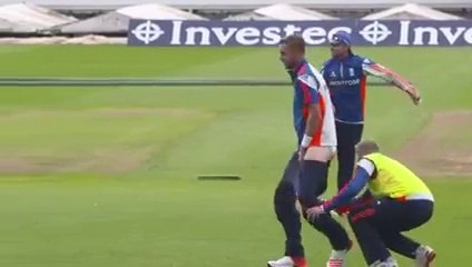Joe Root Funny pranks Stuart Broad from behind