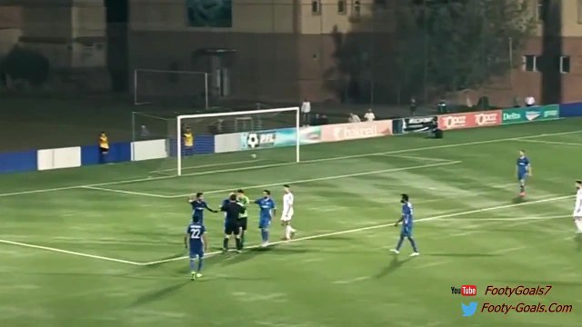 Un joueur Fair Play rate son pénalty accordé injustement par l'arbitre... Beau geste