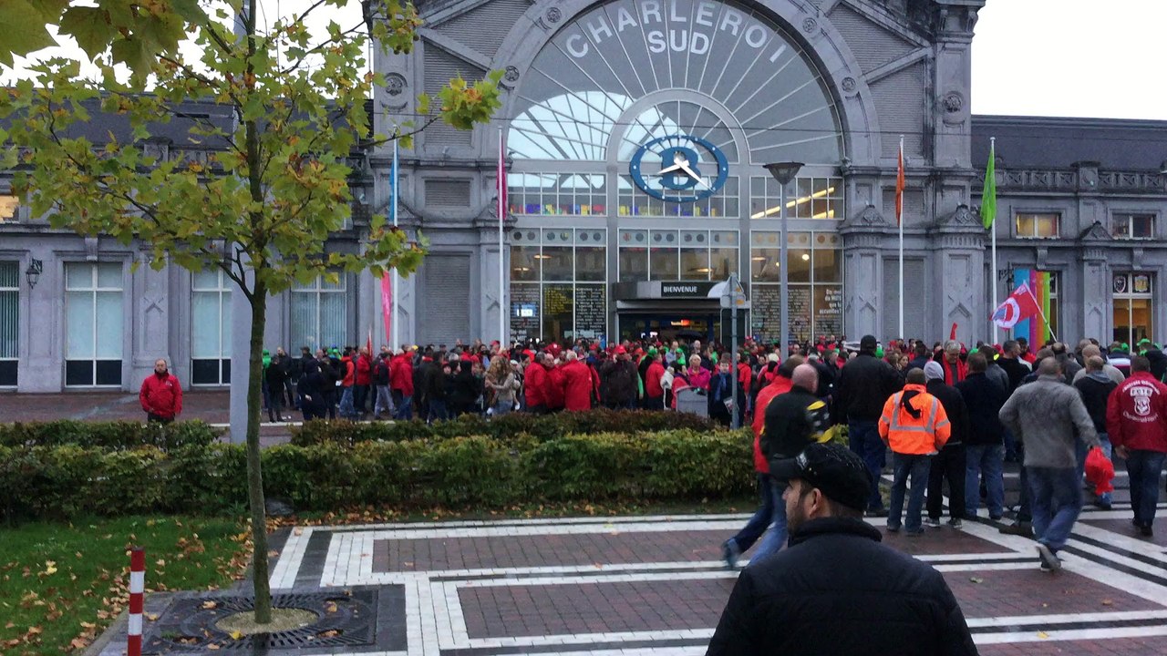 Manifestation nationale du 7 octobre: départ de manifestants depuis Charleroi