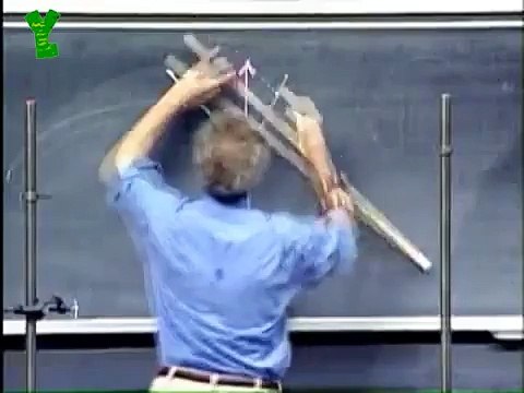 Ce prof du MIT dessine des lignes parfaites en pointillé sur le tableau en utilisant une craie... Dingue!