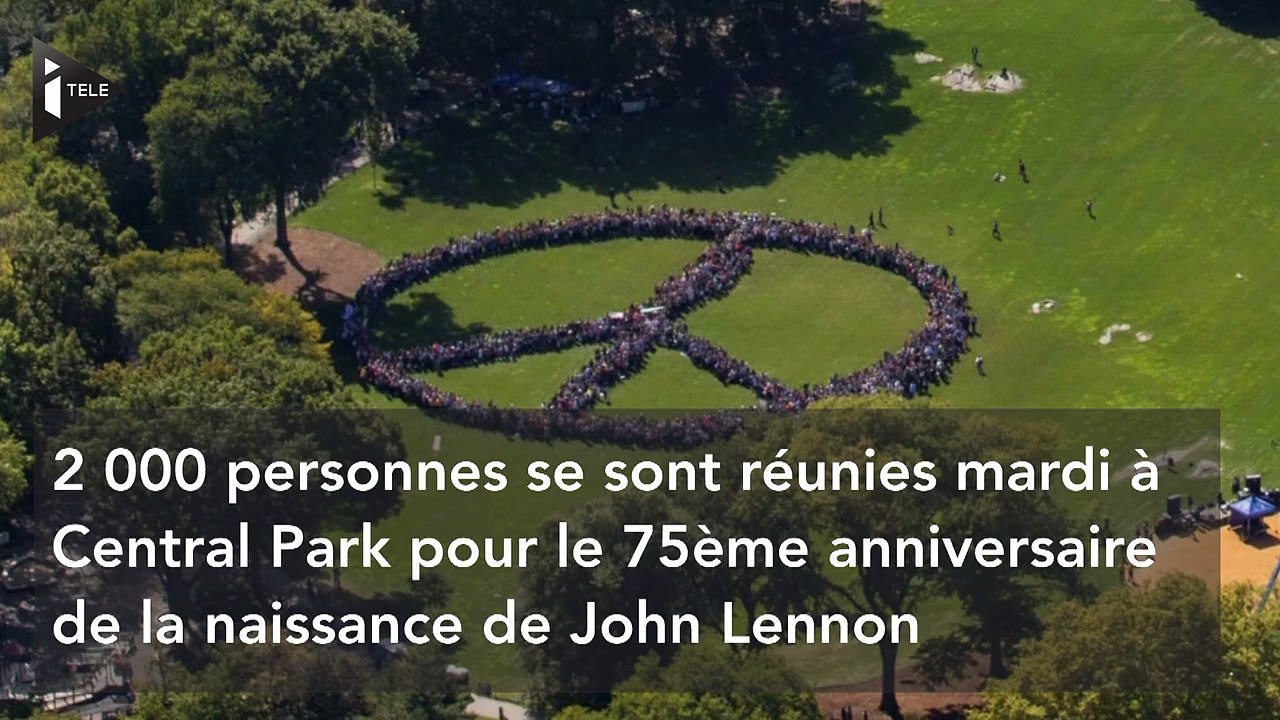 Une grande chaîne humaine pour la paix, en hommage à John Lennon