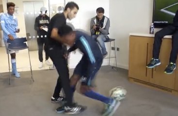 Un freestyler humilie les jeunes de Manchester City - Touzani vs. City