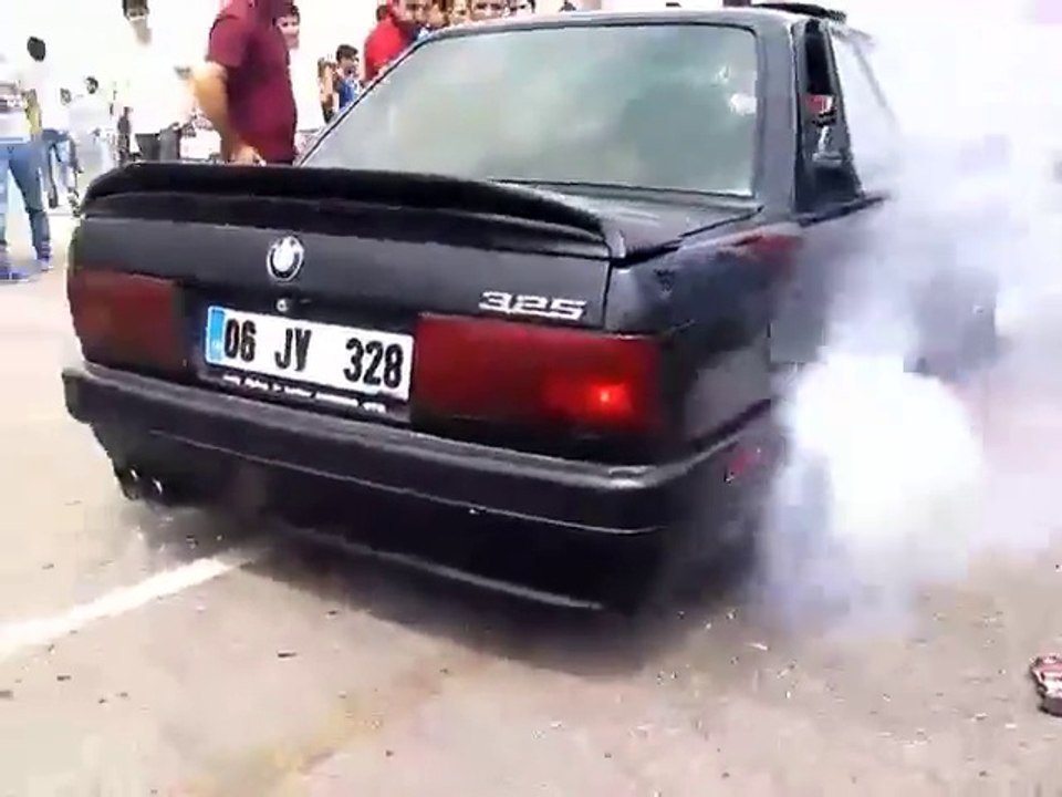 06 JV 328  Bmw e30 3.25 bmw Meeting burnout Turkey