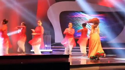 Urwa Hocane Fall down _@_ Wedding ENTertainment