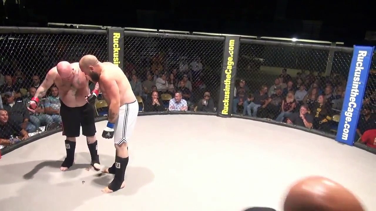 Il fait caca lors d'un combat de MMA