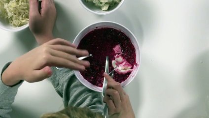 Quand des enfants testent les plats de tous les pays du monde