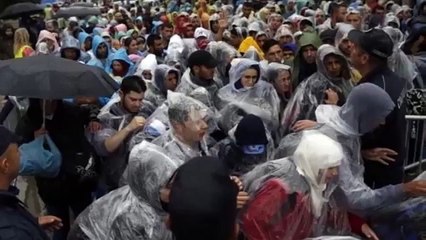 Migrant crisis Hollande and Merkel urge EU unity