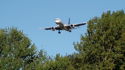 Crosswind Landing! Boeing 757-200F [HD]