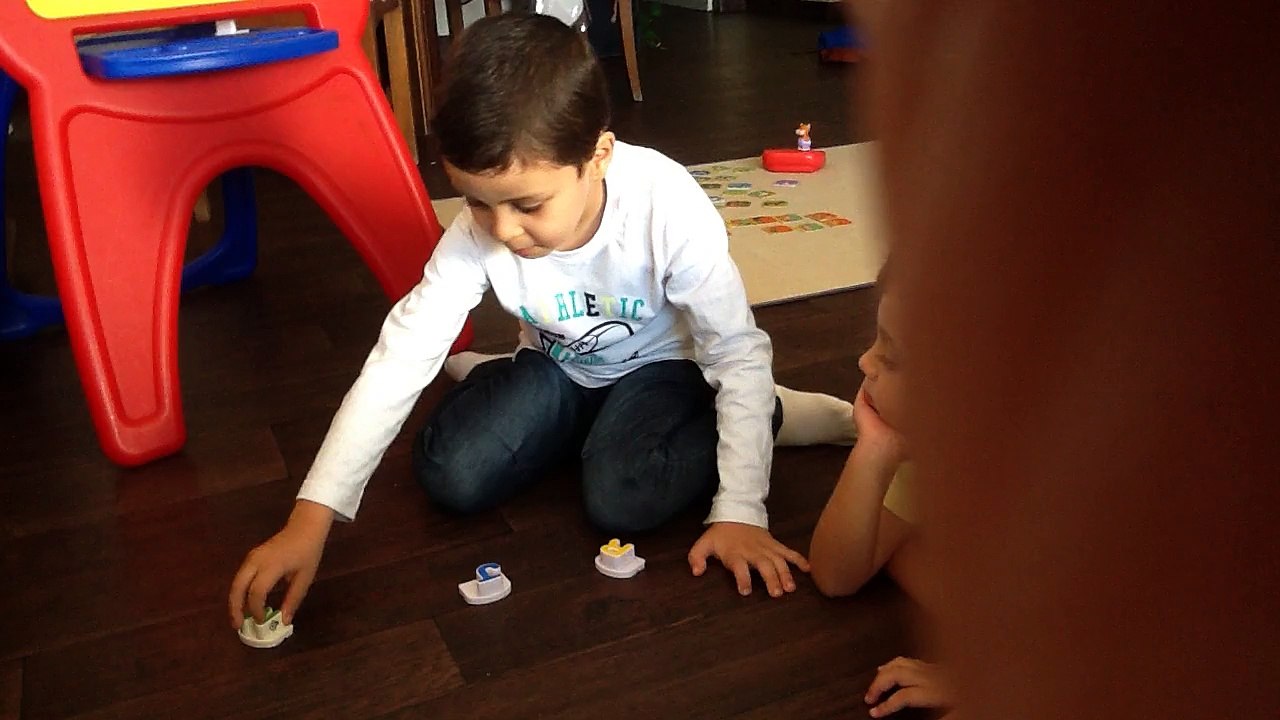 "Les amis d'Elodie"/cours de français Le son des lettres (initiales des prénoms)