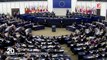 Parlement européen : vifs échanges entre François Hollande et Marine Le Pen