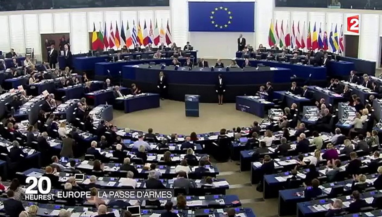 Parlement européen : vifs échanges entre François Hollande et Marine Le Pen