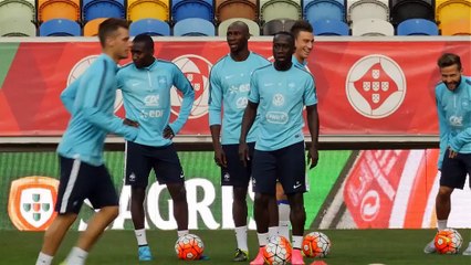 Bleus - Laporte ne ferme pas la porte à la Roja