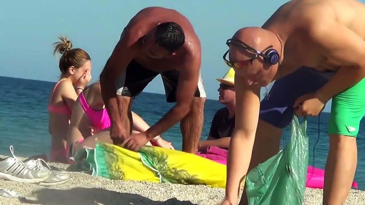 Día de Playa (Escenas eliminadas) Broma con cámara oculta