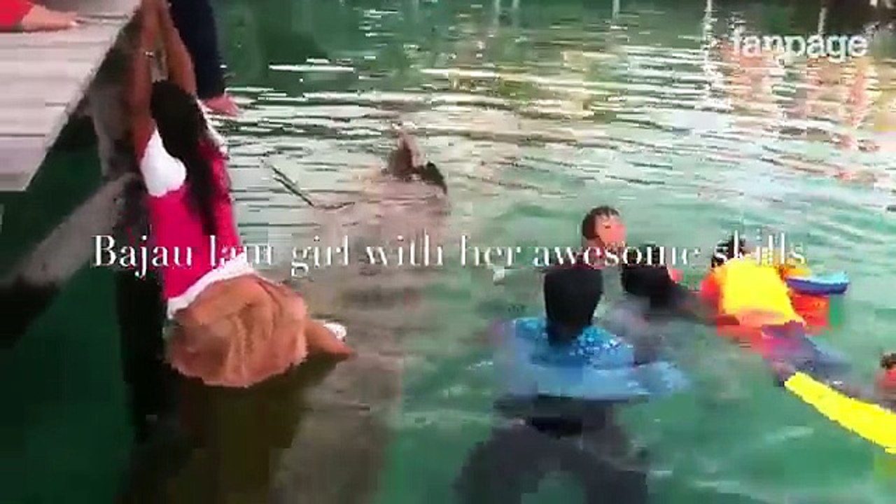 La canoa sta affondando, ma guardate cosa riesce a fare questa bambina