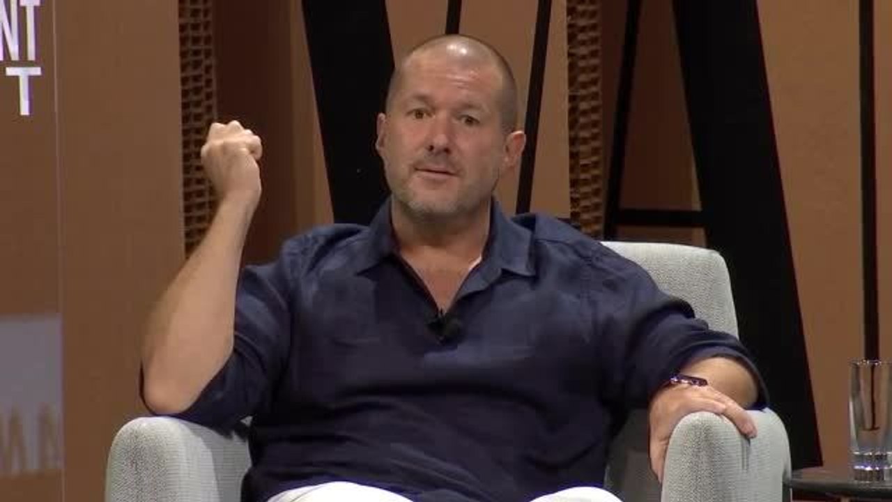 The New Establishment - Jony Ive Reacts to Movie Portrayals of "Steve Jobs"