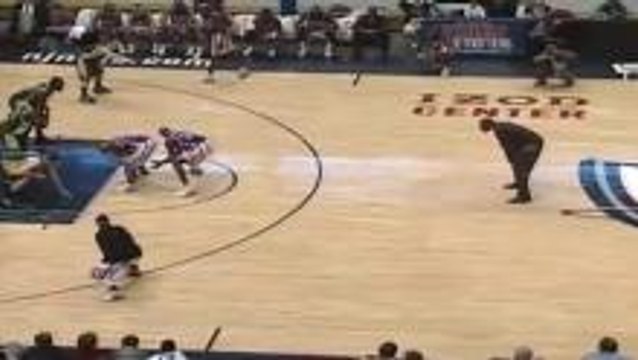 Brandon Jacobs of the NY Giants Dunks