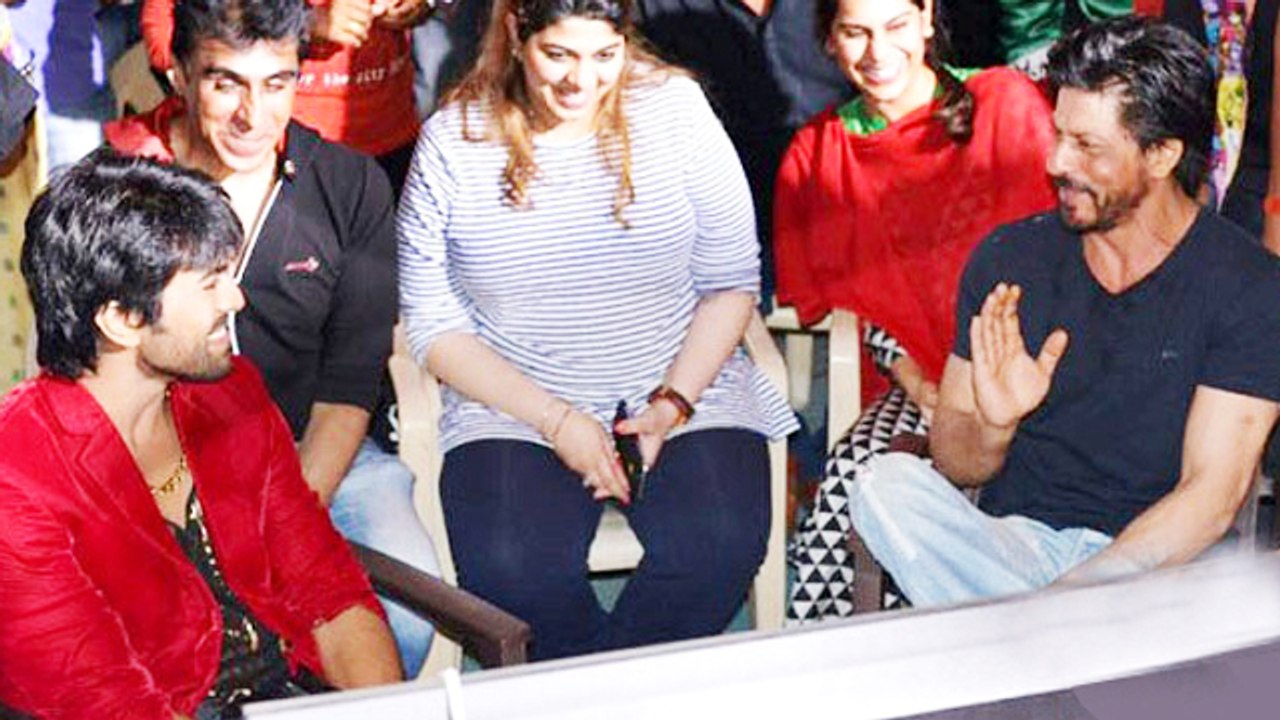 Shahrukh Khan VISITS Ram Charan On The Sets Of BRUCE LEE