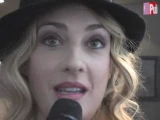 EXCLU : Eve Angeli dans ses oeuvres !