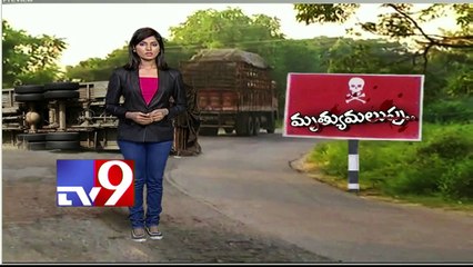 6 injures as car hits auto in Nalgonda