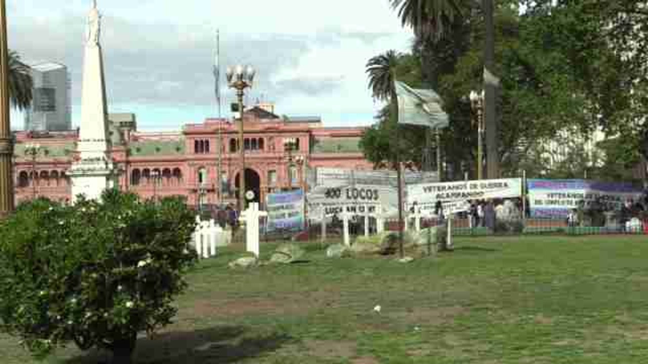 Excombatientes de las Malvinas construyen un refugio en pleno centro de Buenos Aires
