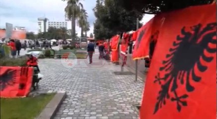 Mirëmëngjes nga Elbasani i veshur kuq e zi - Ora News - Lajmi i fundit