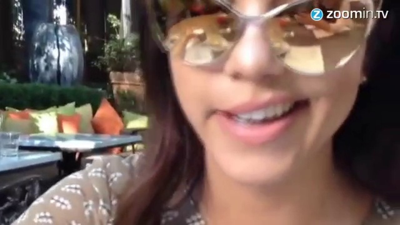 Kourtney Kardashian complètement nue pour l'art